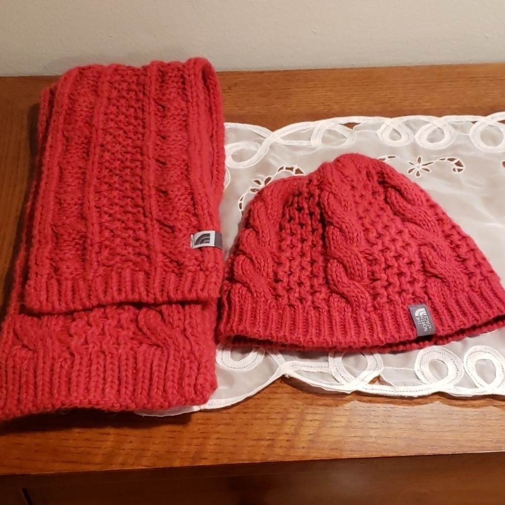 North Face Beanie & Scarf Set